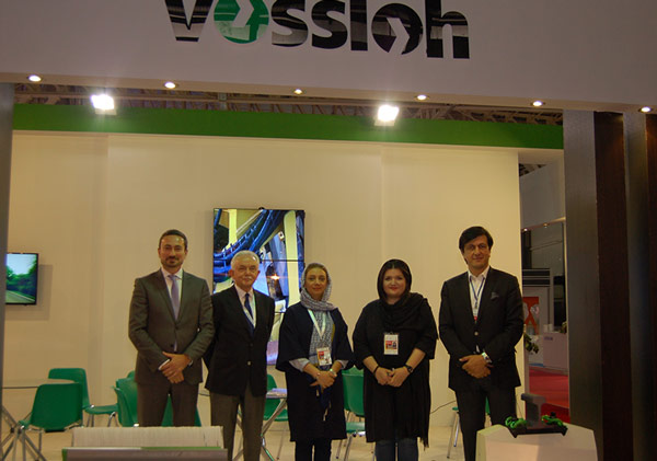 L'équipe d'Arta Rail et le Directeur d'Afrique et de Moyen Orient de la société Vossloh a la foire International de Transport Téhéran.